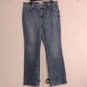 Straight Leg Women's Jeans in Light Blue